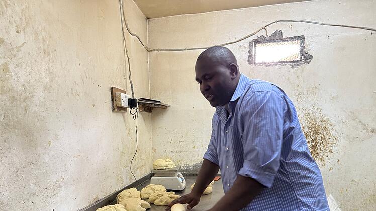 Slum Kibera - B&auml;cker Greyson Nyenze in seiner Backstube