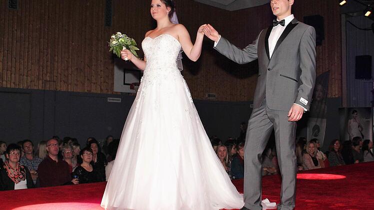 Brautmodenschau bei Murk. Foto: Evi Seeger