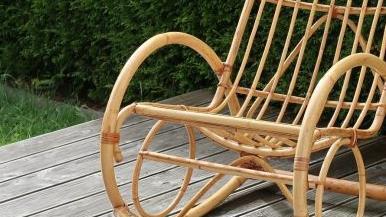 Der Zustand des Schaukelstuhls gefiel Mutter und Tochter gar nicht. Symbolbild: MadameYavi/pixabay