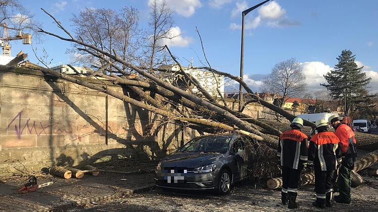 In Franken gibt es erste Sturmschäden - wie hier in Nürnberg.Foto: News5/Maurer