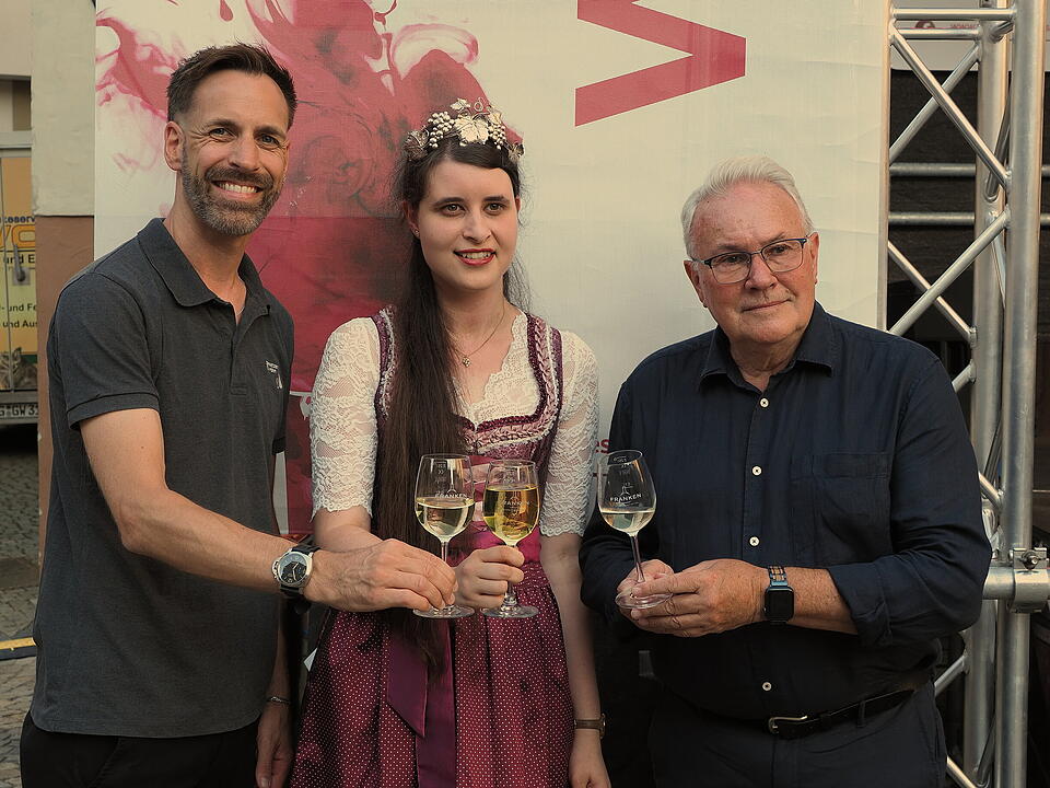 Das Weinfest zieht tausende Besucher an.