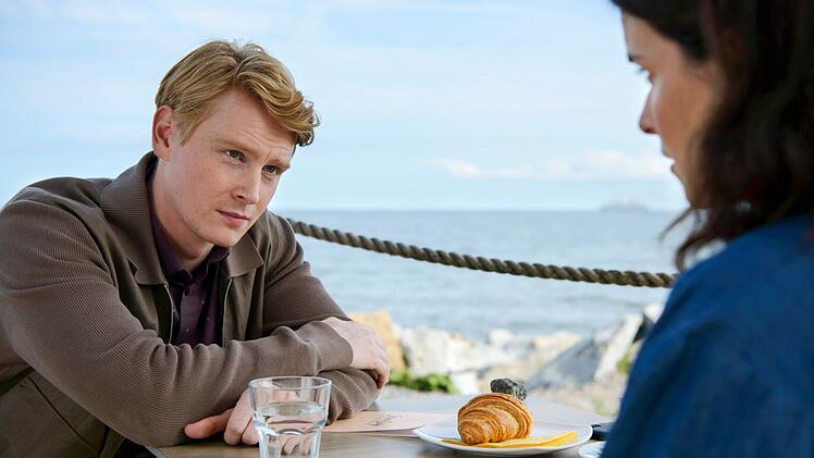 Kai Kaminski (Lukas Zumbrock) zieht sich zunehmend zur&uuml;ck. Selbst seine Verlobte Sophie Trafeur (Maxine Kazis) kommt nicht mehr an ihn ran.