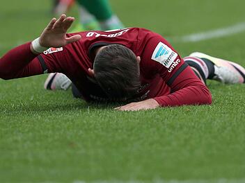 Das ist ärgerlich: Jetzt muss der VfL Frohnlach auch noch das für Freitagabend angesetzte Punktspiel in der Fußball-Bayernliga absagen. Es stehen nicht genügend Spieler zur Verfügung. Foto: Archiv