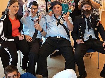 Die Schauspieler freuen sich auf ihr Publikum.  Foto: Heidi Amon