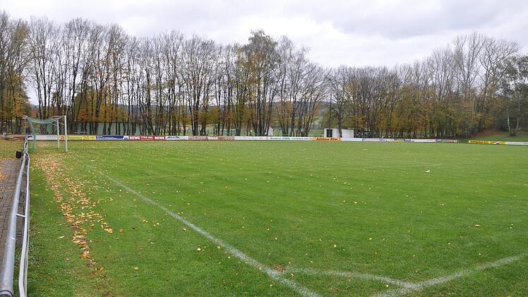 Der Platz sah zumindest äußerlich gut bespielbar aus.