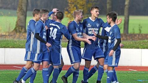 Die "M&ouml;nche" sind wieder da! Nach dem 2:1-Sieg gegen Schammelsdorf ist das Aufstiegsrennen spannend wie nie zuvor. Nach der Winterpause will der Ex-Landesligist voll angreifen. Foto: Lisa H&uuml;mmer