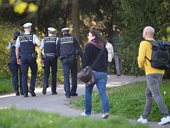 Die Polizei hat am Wochenende vielerorts die Ausgangsbeschränkungen kontrolliert. Symbolfoto: dpa