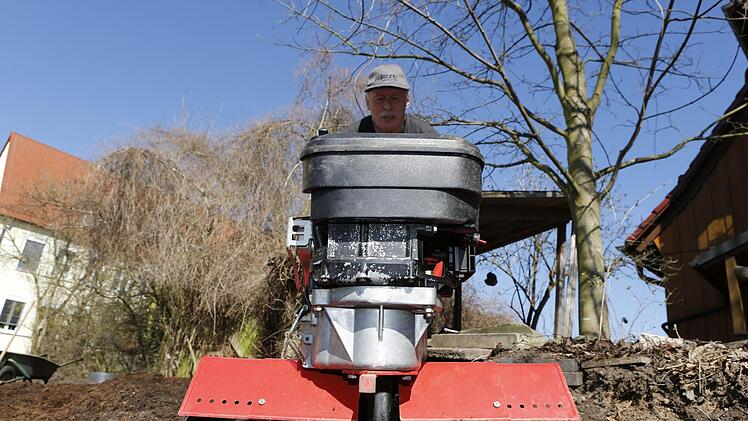 Josef Brosig von den Blumenfreunden Katchenreuth  Foto: Matthias Hoch