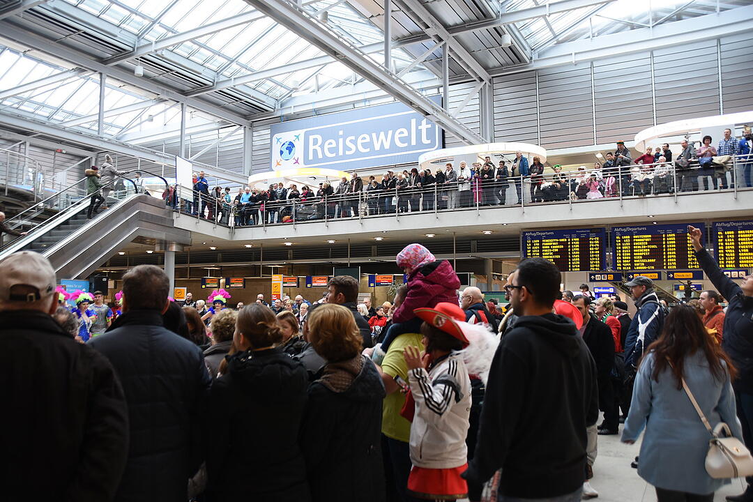 Fasching: Traditioneller Prinzenflug am Nürnberger Flughafen