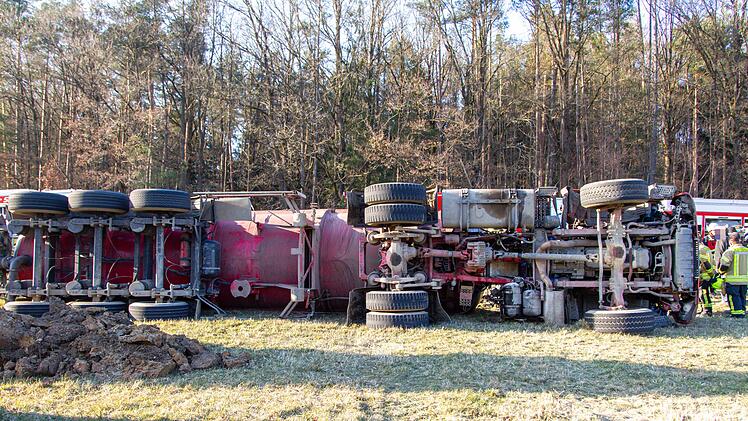 Unfall mit Gülle-Laster