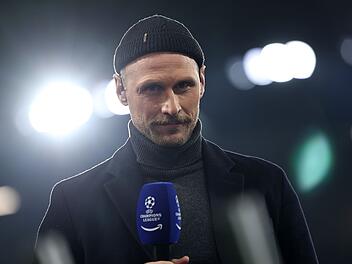 Jahrelang war Benedikt H&ouml;wedes einer der pr&auml;genden Spieler von Schalke 04. Sein Abgang war jedoch alles andere als gl&uuml;cklich.