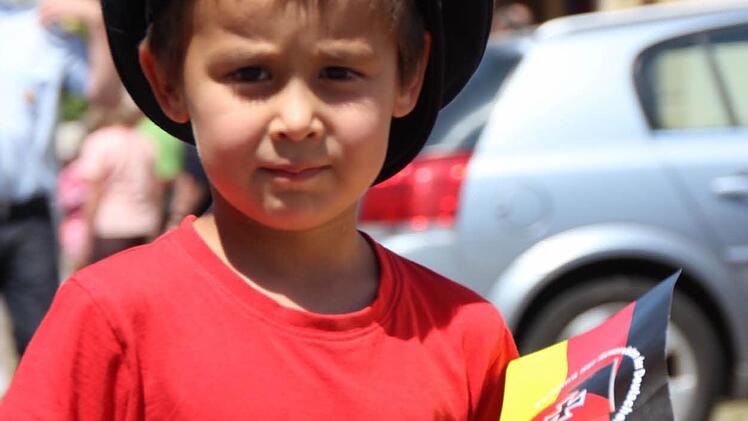 Der kleine Max will mal Feuerwehrmann werden.