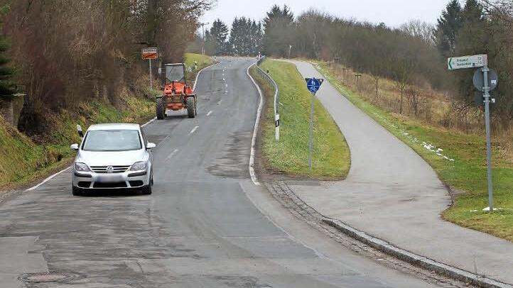 Die Straße zwischen Kirchaich (hier die Situation am Ortsausgang) und Dankenfeld muss dringend saniert werden.  Foto: Günther Geiling