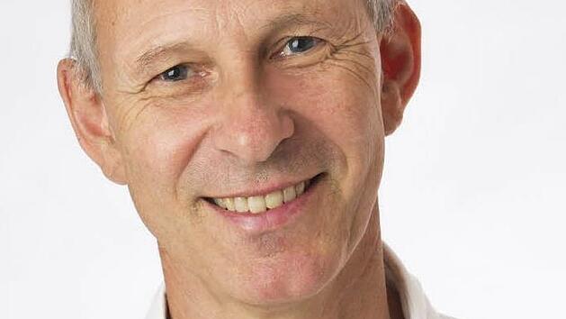 Sportwissenschaftler Wolfgang Buskies besch&auml;ftigt sich an der Uni Bayreuth unter anderem mit der Untersuchung der Effekte von Krafttraining, aber auch mit dem Thema Ern&auml;hrung. Foto: pr