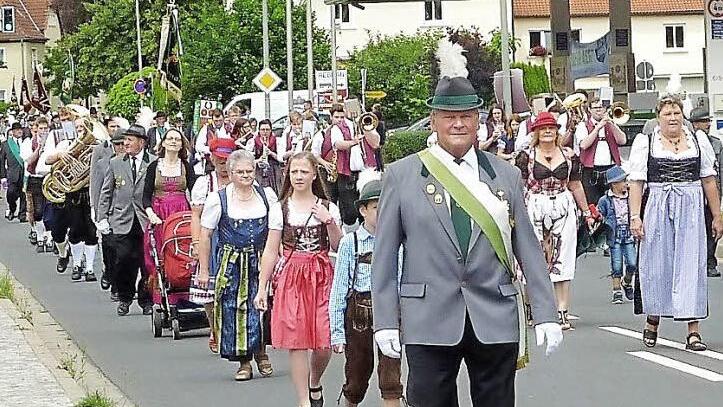 Zahlreiche Schützenvereine zeigten Flagge in Stockheim.  Foto: Gerd Fleischmann