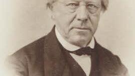 Friedrich Bauer (geb. 14. 6. 1812 in N&uuml;rnberg, gest. 13. 12. 1874 in Rothenburg), Pfarrer, "Erfinder" der deutschen Grammatik und Gr&uuml;nder der Missionsanstalt in Neuendettelsau.