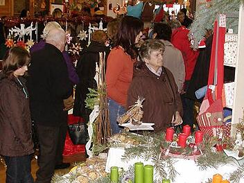 Ruhig ging's vor wenigen Wochen beim Weihnachtsmarkt im Marktsaal zu. Foto: Horst Schneider