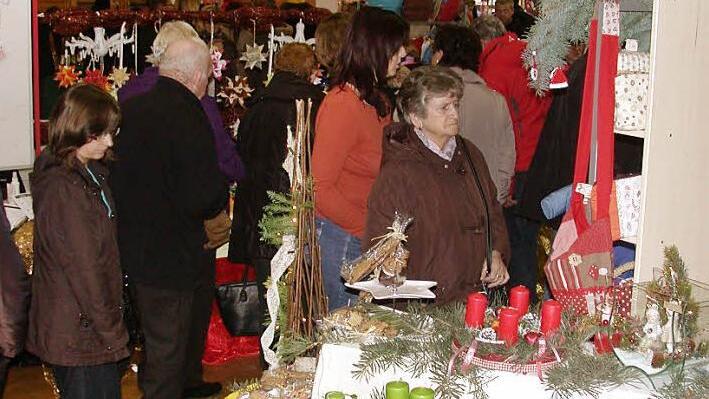 Ruhig ging's vor wenigen Wochen beim Weihnachtsmarkt im Marktsaal zu. Foto: Horst Schneider