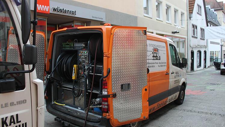 Der Wasserwagen versorgt die Kamera mit dem nötigen Nass für den "Antrieb". Foto: Mäuser