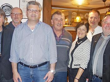 Es gab Neuerungen im Vorstand der GuB (v.l.): Günter Engel, Uwe Dötschel, Bernhard Brand, Norbert Heymann, Martin Alex, Hannelore Förster, Wolfgang Hoydem, Claus Dötschel, Claus Höcherich sowie Andrea Tschirge  Foto: Doris Weidner