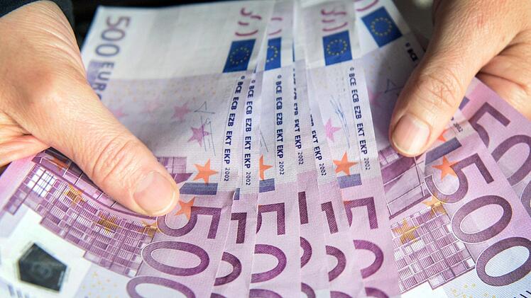 "Weißenbrunn soll schöner werden", das ist vor allem eine Frage des Geldes.Symbolbild: Patrick Seeger/dpa