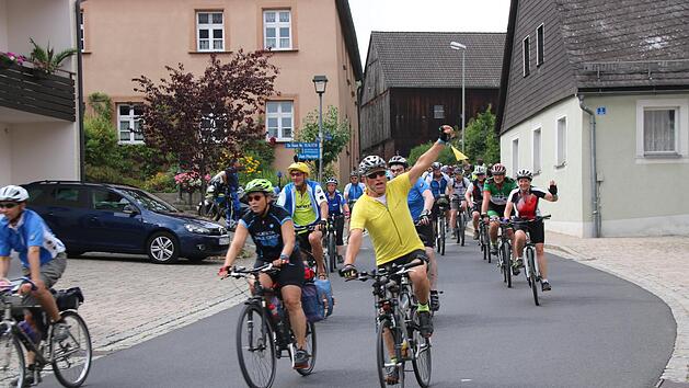 Am Montagnachmittag rollten die Teilnehmer der BR-Radltour durch Wonsees.Alexander Hartmann
