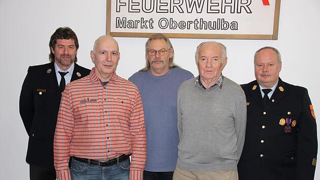 Vorsitzender Tiemo St&uuml;rzenberger, Roland Schmitt (40), Thomas Schlereth (40), Erich S&ouml;der (60) und KBI Thomas Eyrich (40 Jahre aktiver Dienst).  Fotos: Hilmar Ruppert