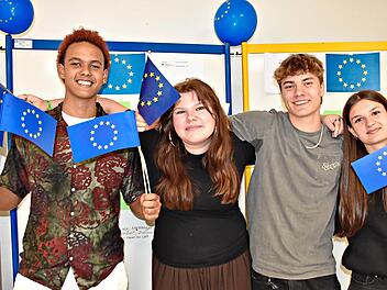 Nik, Marie, Paul und Miriana leben gerne in Europa.Uschi Prawitz