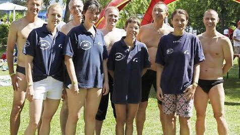 Die erfolgreichen Herzogenauracher Damen mit Steffi Nagengast, Baukis Heuler, Barbara Harig und Dörte Kreutz (vorn, von links) sowie die Herren mit Peter Gauch, Rolf Neubert, Bernd Bleimüller, Jürgen Zai und Georg Karst (hinten, von links).