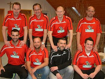 Souveräner Meister der 1. Kreisliga Kronach und damit Aufsteiger in die 3. Bezirksliga ist der SV Hummendorf. Unser Bild zeigt die erfolgreiche Mannschaft: (stehend von links) Klaus Trukenbrod, Stefan Leppert, Gerald Schneider und Werner Roth; (vorne von links) Matthias Leppert, Tobias Meußgeier, Marco Meußgeier und Michael Schramm. Foto: Hans Franz