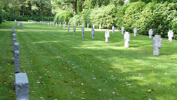 Auf dem "Friedhof der Großmütter und Babys" im dänischen Oksbol haben viele Flüchtlinge eine letzte Ruhestätte gefunden. Darunter auch drei Kinder, ihre Mutter und ihre Oma aus einer ostpreußischen Familie. Edgar Bartl