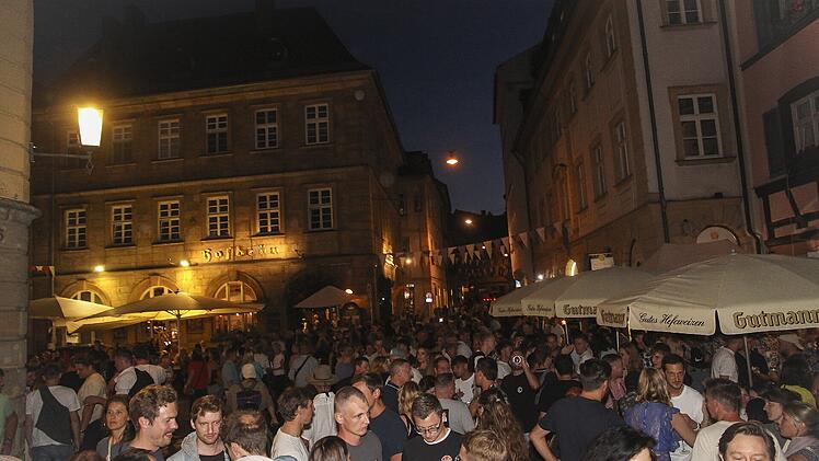 Junggesellenabschied auf Bamberger Sandkerwa eskaliert: Bräutigam hält Polizei auf Trab