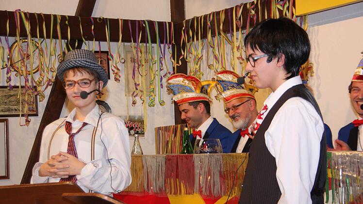 Quizshow mit v.l. Janik Borst und Klara Friedel.