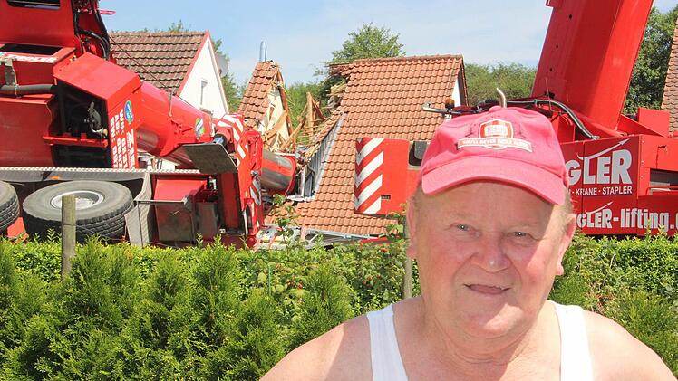 Schreck lass' nach: Gerhard Korittke (81) wohnt in der Nachbarschaft und hat beobachtet, wie der Autokran umstürzte - und seinen Bekannten unter sich begrub. "Der Erwin hatte nicht nur einen Schutzengel", sagt Korittke. Foto: Diana Fuchs