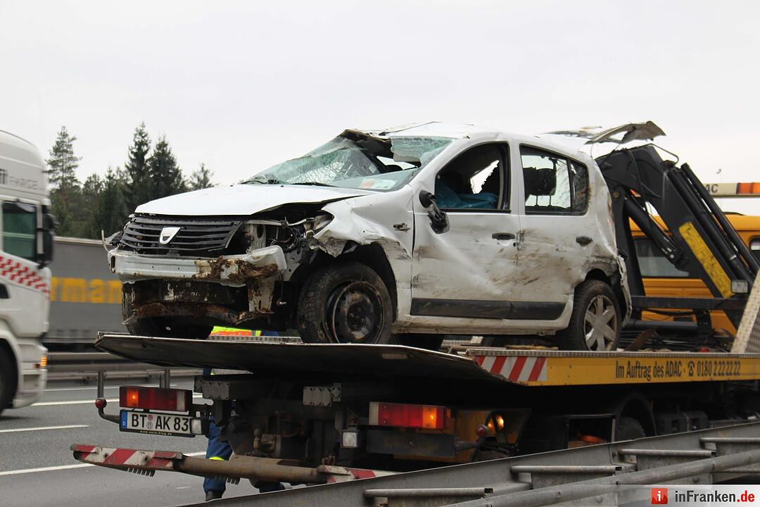 Autos überschlagen sich auf A9 bei Trockau - Ein Schwerverletzter