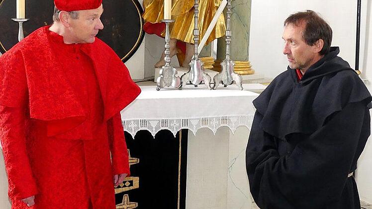 Mit der Welturaufführung "Luther - Rebell seiner Zeit" wartet die Naturbühne (links Vorsitzender Siegfried Küspert, rechts Gerd Kammerer) im Jubiläumsjahr der Reformation auf. Foto: Dieter Hübner