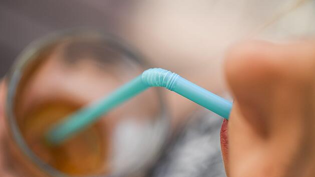 Die EU will mit Verkaufsverboten und anderen drastischen Mitteln verhindern, dass die Ozeane weiter mit Kunststoff belastet werden.  Foto: Patrick Pleul/dpa