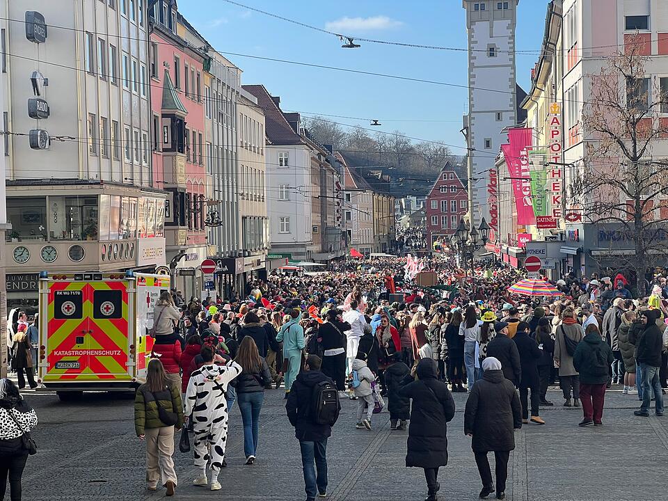 Bei Sonnenschein feierten rund 100.000 Menschen den Fasching.