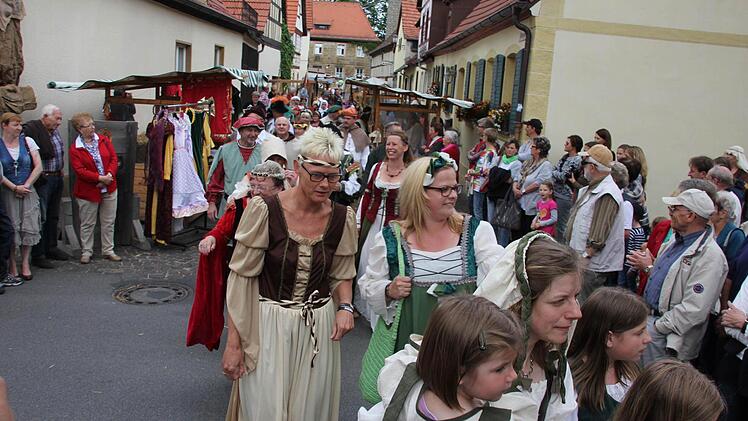 Die Damen des Magistrats.