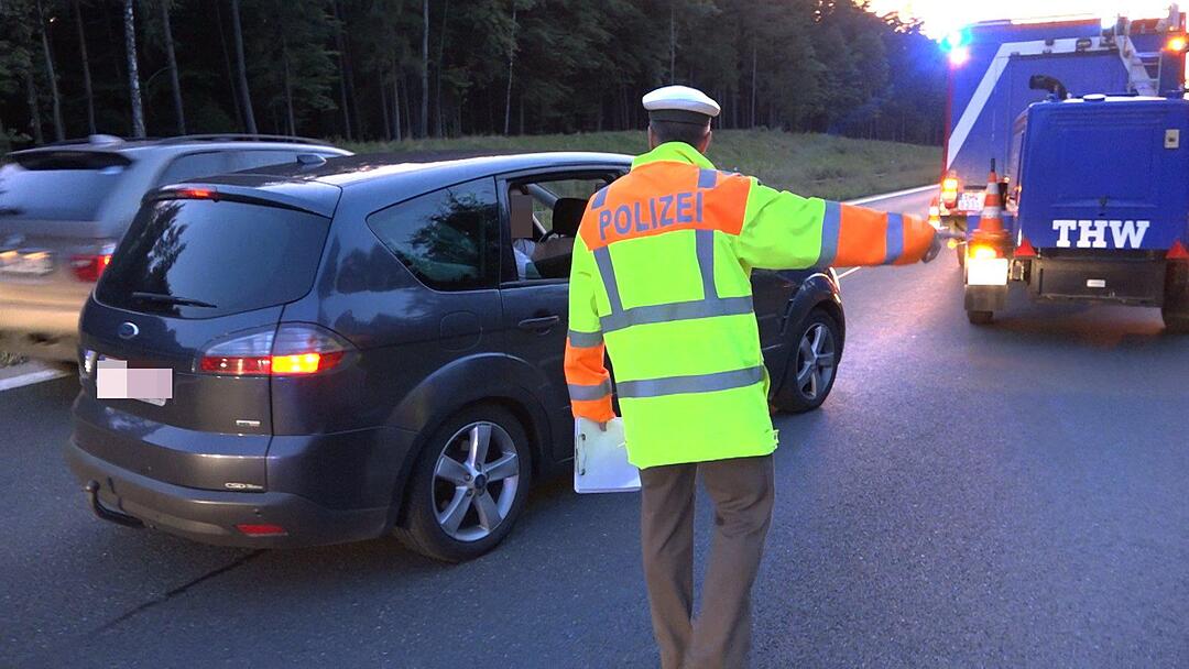 A3 bei Altdorf: 19-Jähriger aus Auto geschleudert