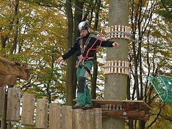 Der Abenteuerpark Betzenstein in der Fränkischen Schweiz bietet Klettererlebnisse für Kinder und Erwachsene. Foto: Ronald Rinklef