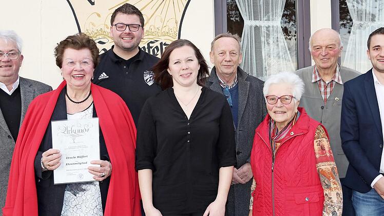 Ehrungen beim TSV Sonnefeld (von links): Zweiter Bürgermeister Claus Höcherich, Ursula Mäffert, Maik Friedrich, Zweite Vorsitzende Jasmin Veltzke, Ulrich Knoch, Helmtrud und Adolf Rädlein, Louis Kappenberger  Foto: Alexandra Kemnitzer