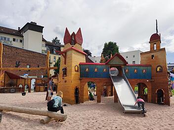 Auf einem Spielplatz spielen sich oftmals Szenen ab, die besser als jeder Roman sind. Foto: Romy Denk