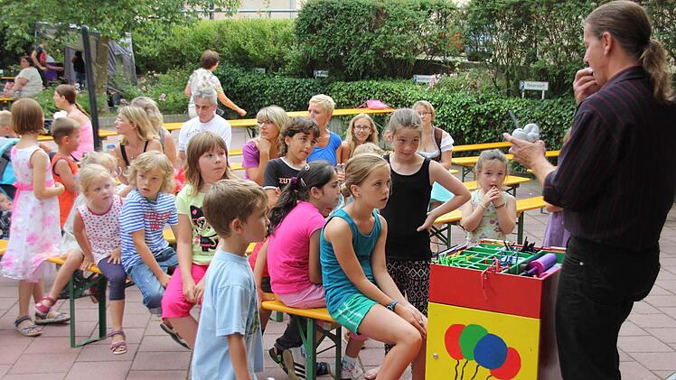 Lange Warteschlangen gab es am Sonntagnachmittag beim Modellieren von Luftballons.