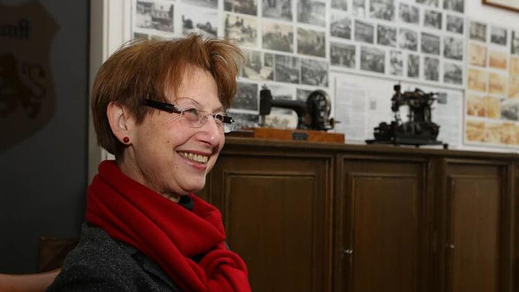 Lydia Händel verwaltet das Archiv bei Weber & Ott. Foto: Barbara Herbst