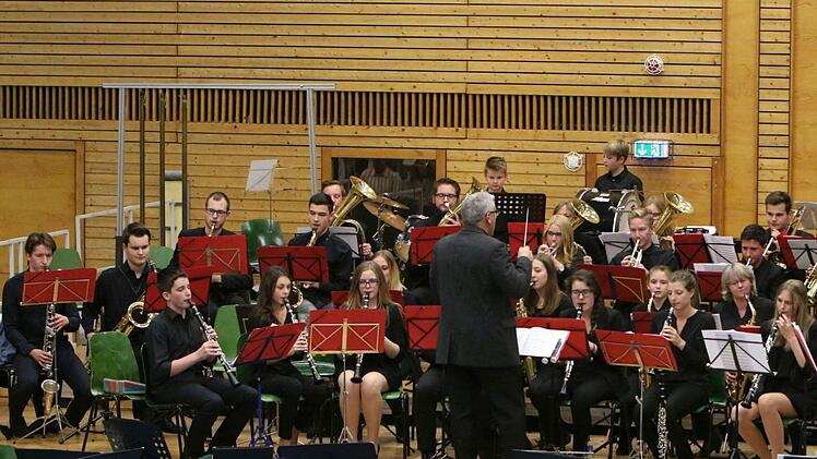 Impresionen vom Sinfoniekonzert in der Franz Goebel Halle Rödental mit dem Jugendorchester Rödental und dem Orchester der Musikfreunde NeustadtFoto: Jochen Berger