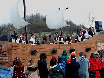 Unter dem Wallburgturm: Die Eschenbacher brachten als "House-Breakers" die Zuschauer in Eltmann in Stimmung.  Günther Geiling