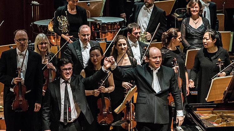 al nicht im Landestheater, sondern als Zusammenarbeit mit der Gesellschaft der Musikfreunde