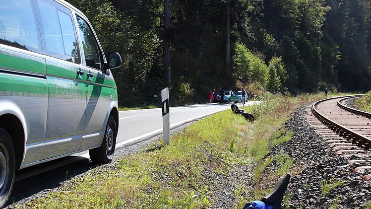 Motorradunfall am Sonntagnachmittag (16. September 2018): Ein 44-Jähriger verliert zwischen Steinwiesen und Nordhalben die Kontrolle über sein Gefährt. Foto: Andreas Schmitt