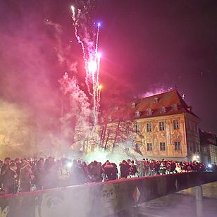 Impressionen von der Silvesternacht: So feierte Bamberg den Jahreswechsel